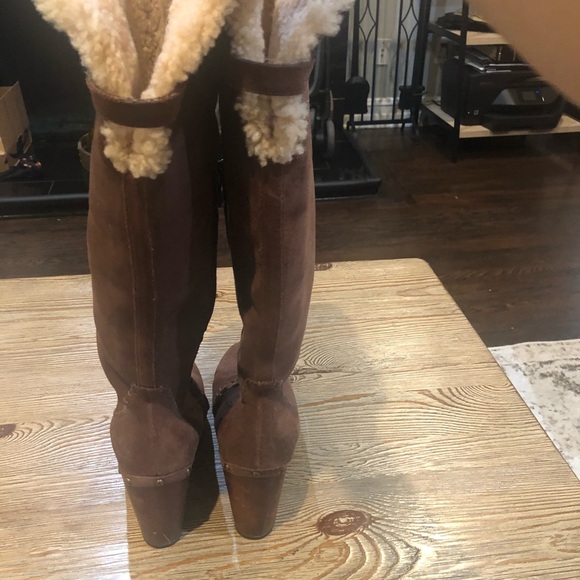 UGG "Lilian" Sheepskin boot - Picture 3 of 8